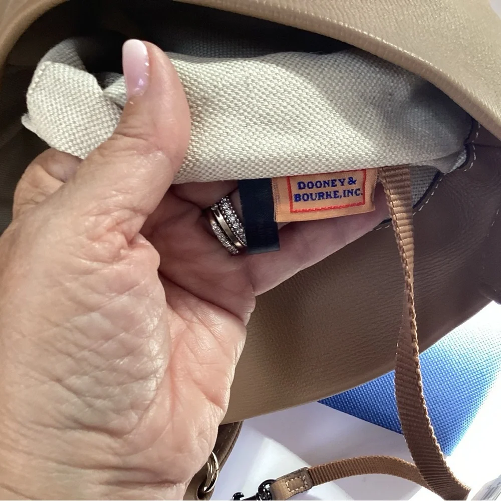 Dooney & Bourke Logo Lock Sac all leather Carmel purse, NWT - Picture 9 of 16